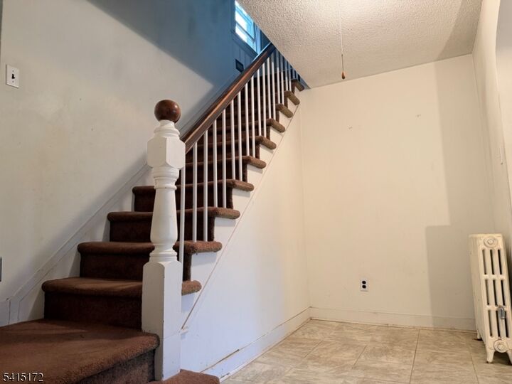 Property Photo: 10 Bellows Ln NJ 07082