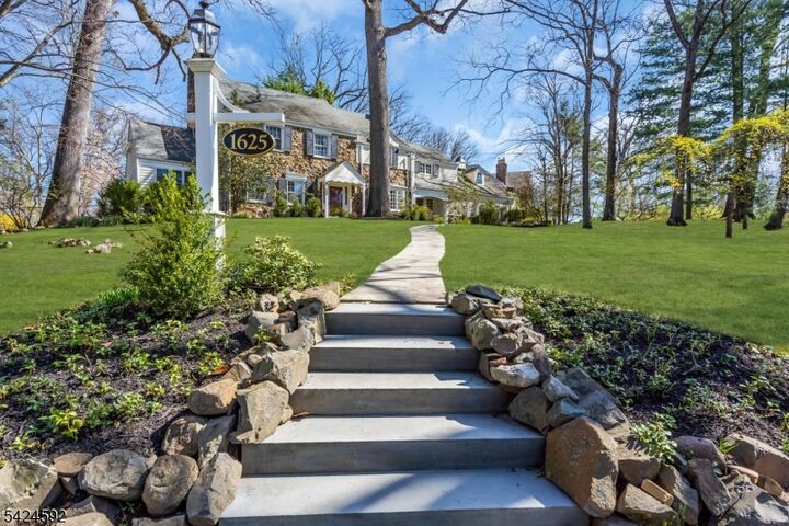 Property Photo:  1625 Watchung Ave  NJ 07060 