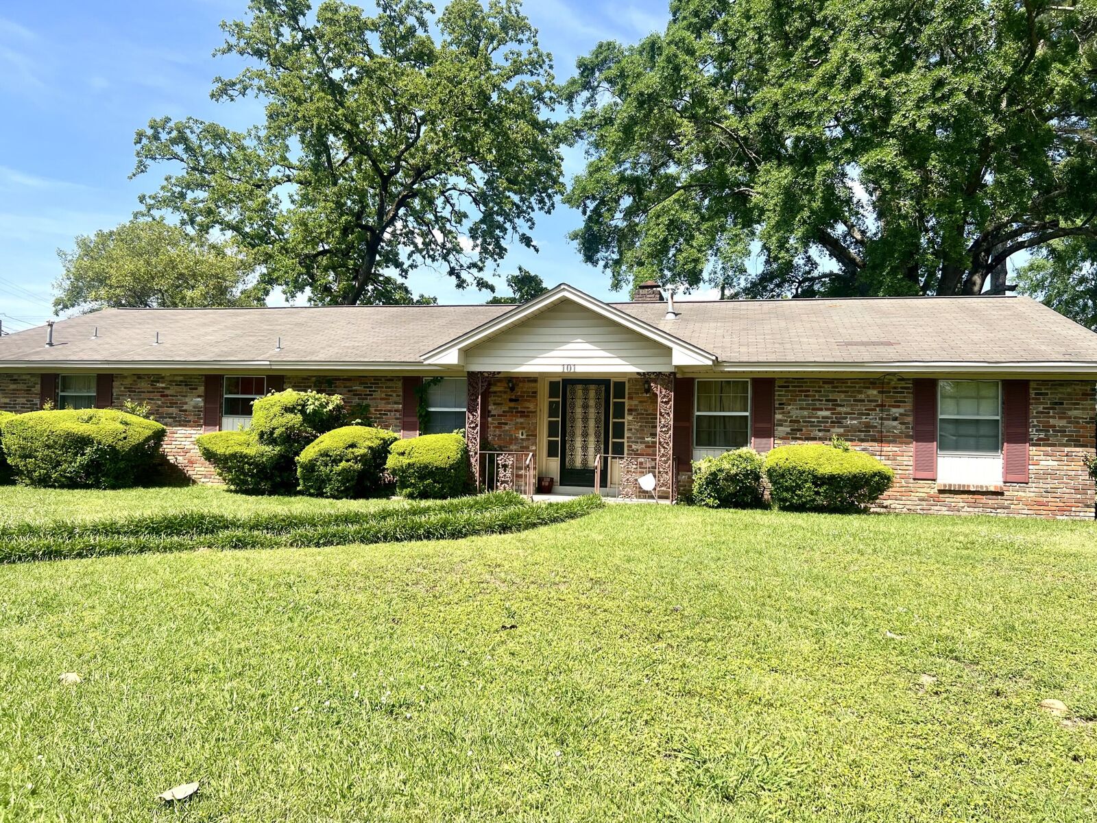 Property Photo:  101 Eastwood Drive  MS 39702 