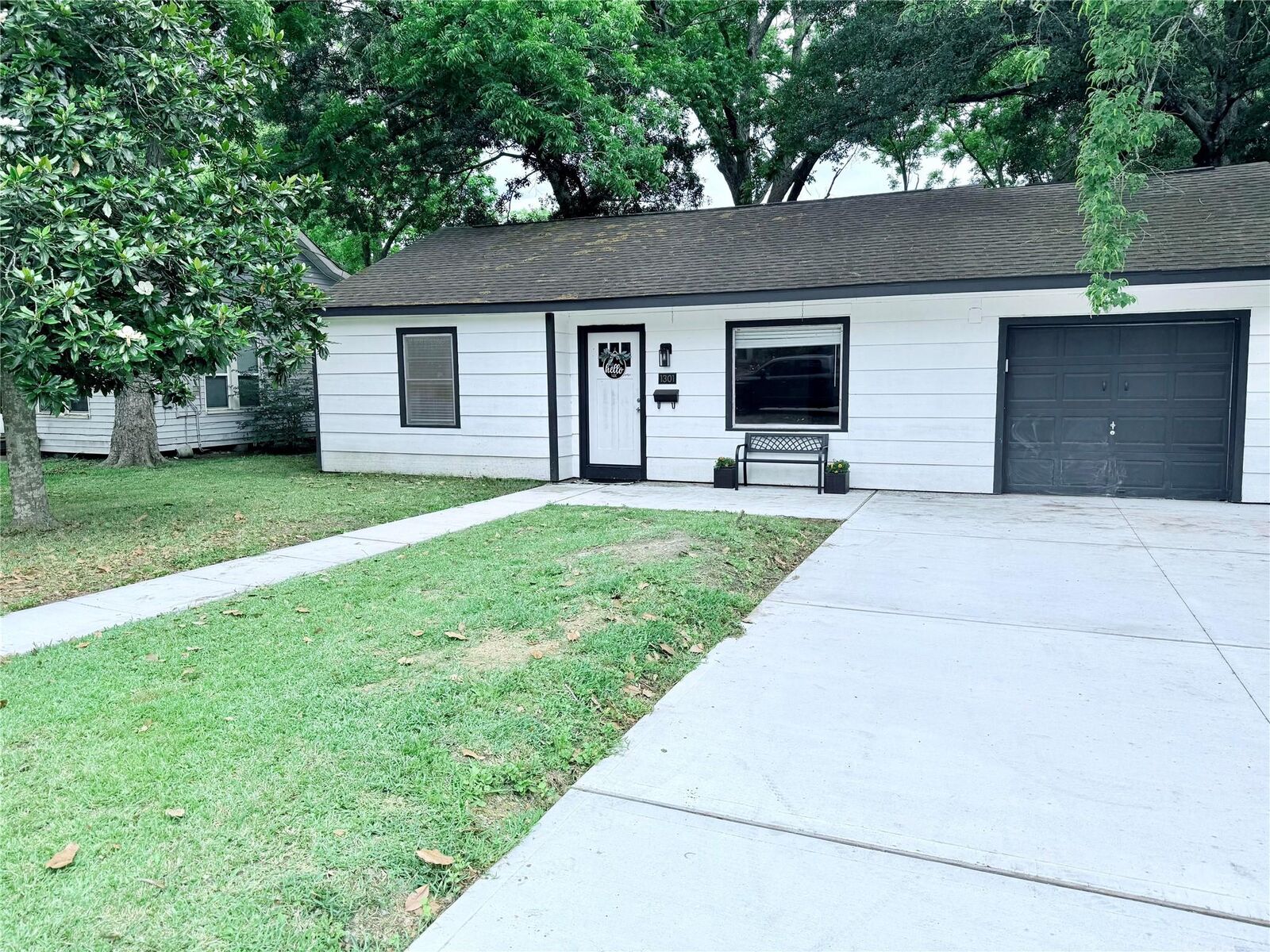 Property Photo:  1301 Fairview Drive  TX 77511 