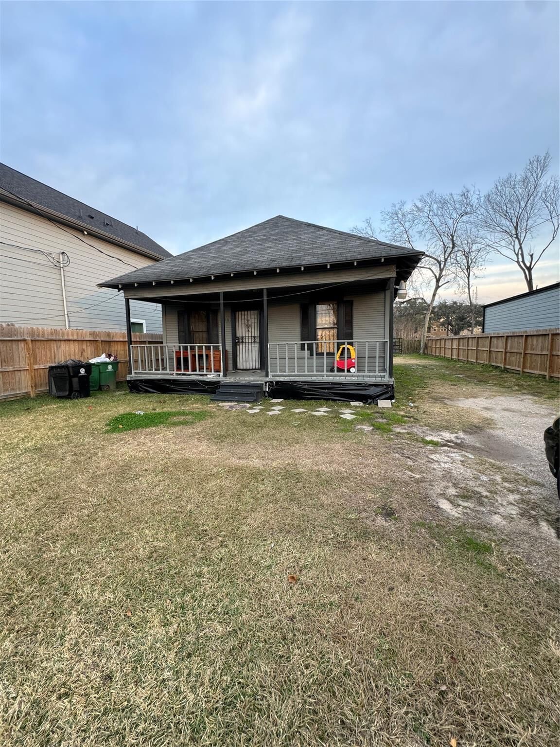 Property Photo: 4013 King Street TX 77026
