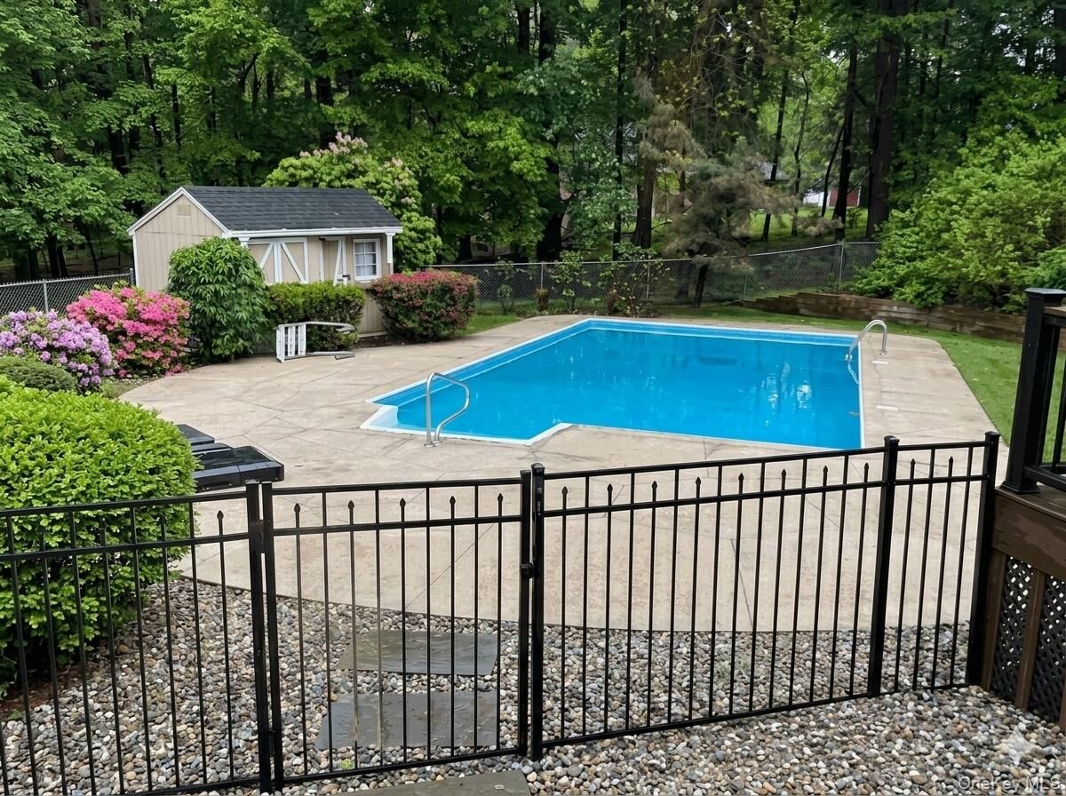 Property Photo:  10 Berkshire Drive  NY 10956 