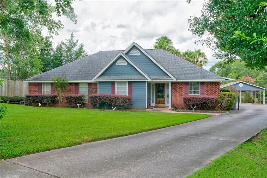 Property Photo: 1700 Pennsylvania Place AL 36695