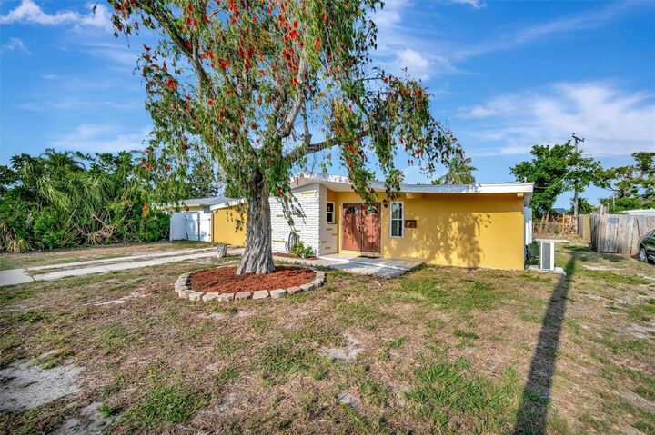 Property Photo: 6607 Georgia Avenue FL 34207