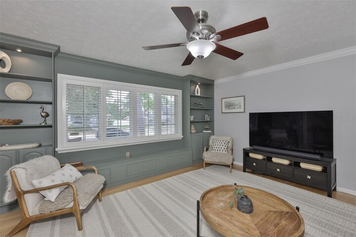 Property Photo:  1311 Estatewood Drive  FL 33510 