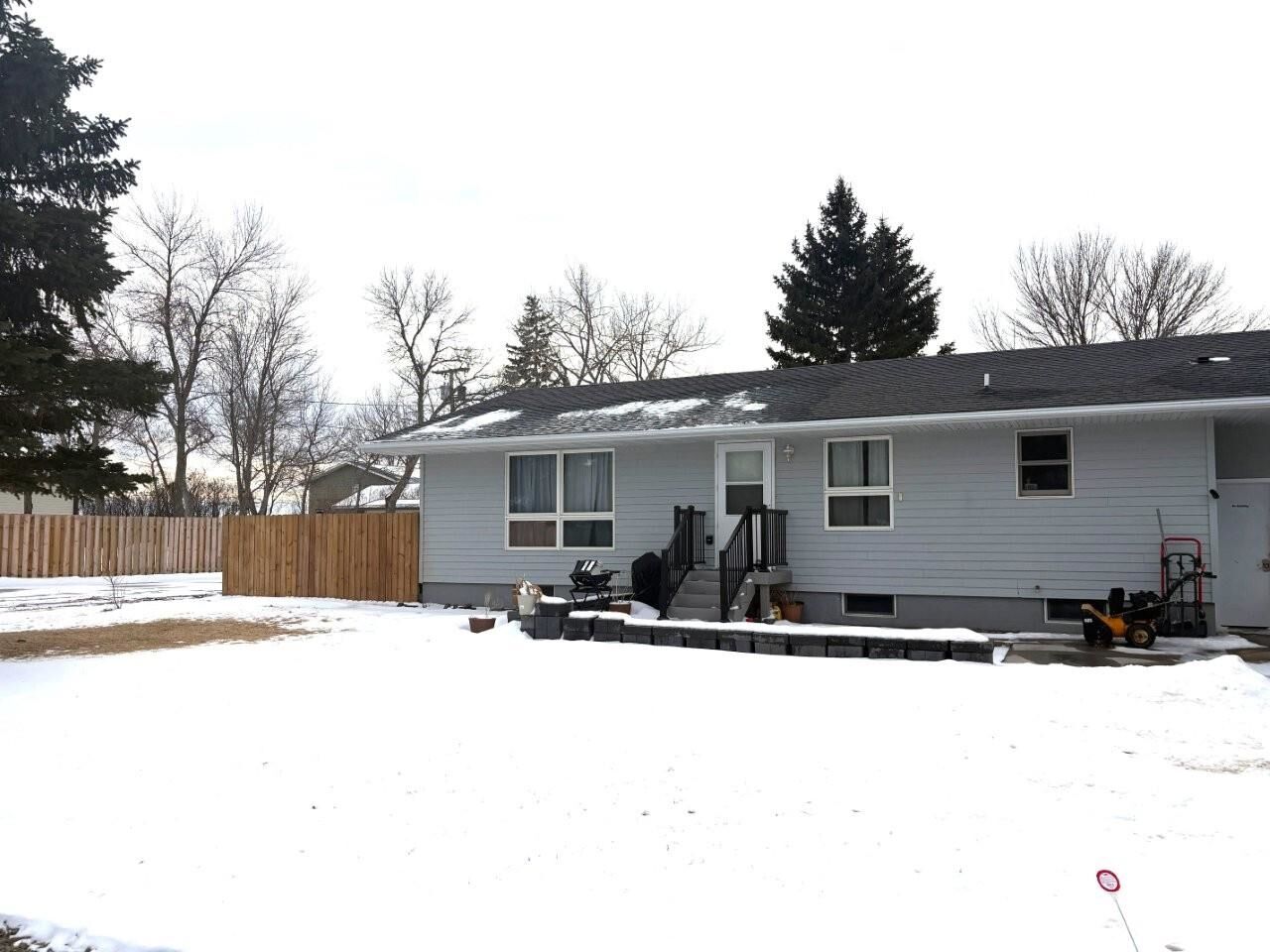 Property Photo:  106 1/2 Oakley Drive  ND 58740 
