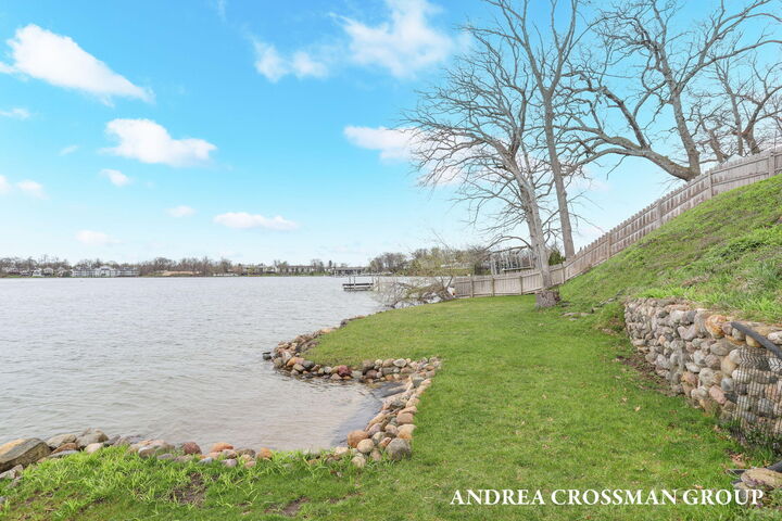 Property Photo: 567 Breezy Bluff Street MI 49015