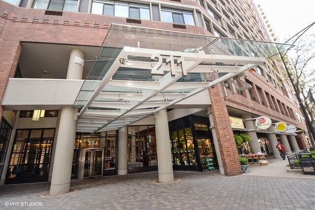 Property Photo: 211 E Ohio Street 816 IL 60611