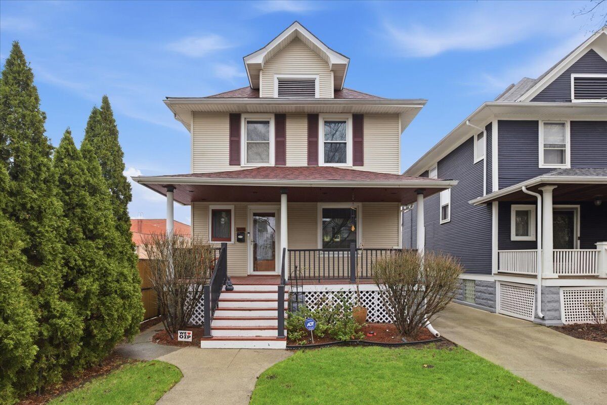 Property Photo:  4119 N Kostner Avenue  IL 60641 