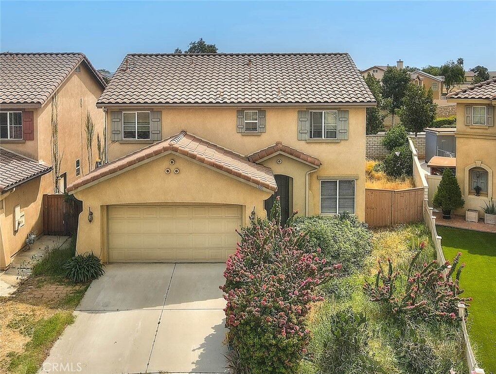 Property Photo:  1011 Alderwood  CA 92571 