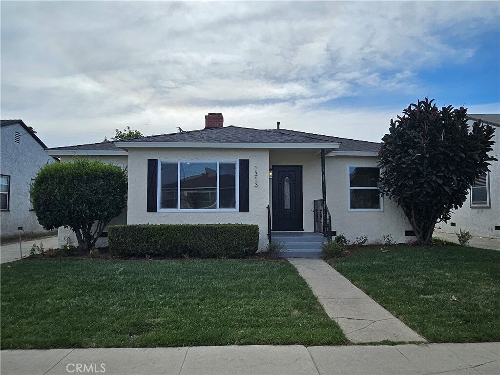 Property Photo: 1313 S California Ave CA 90221