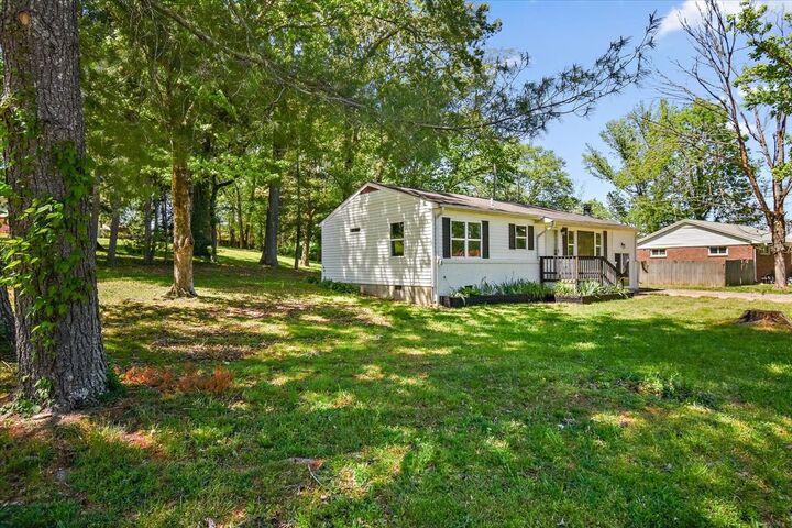 Property Photo:  309 Rickenbacker Dr  TN 37388 