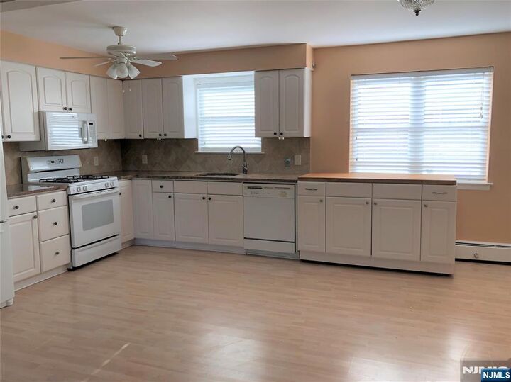 Property Photo:  1165A Valley Road 1165A  NJ 07470 