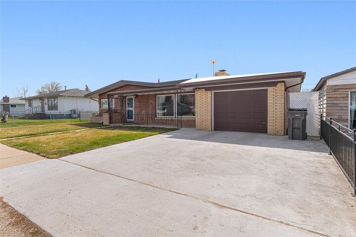 Property Photo:  407 E King Street  MT 59635 