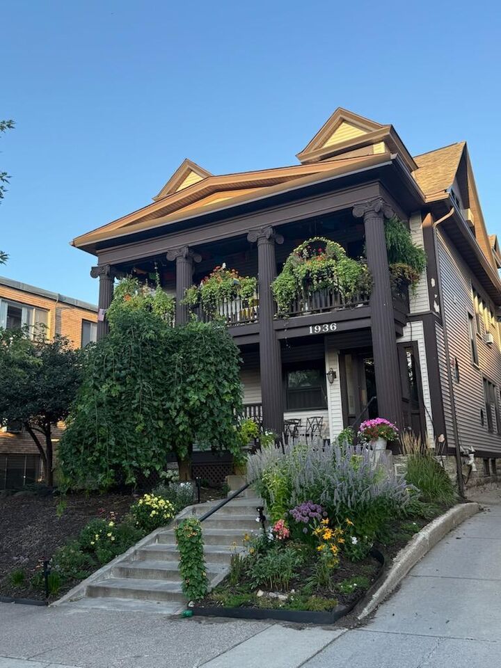 Property Photo:  1936 Aldrich Avenue S E301  MN 55403 