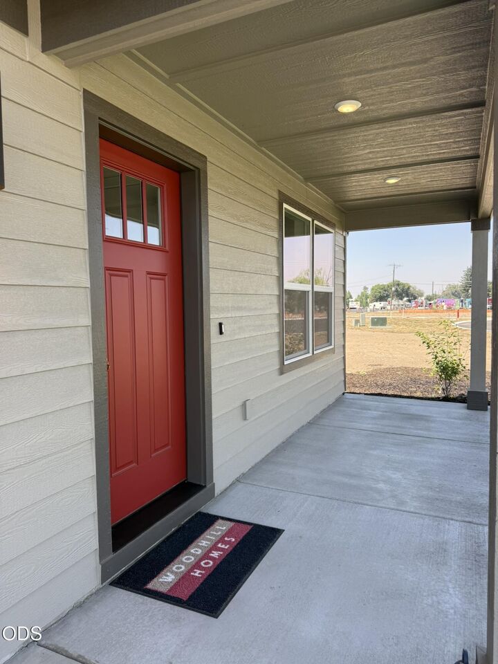 Property Photo: 251 SE Peppermint Loop 6 OR 97734