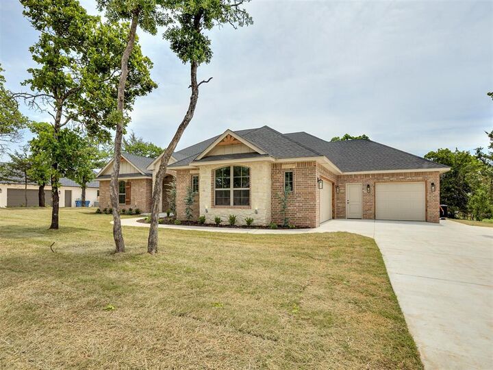 Property Photo:  8141 Longbow Drive  OK 73007 