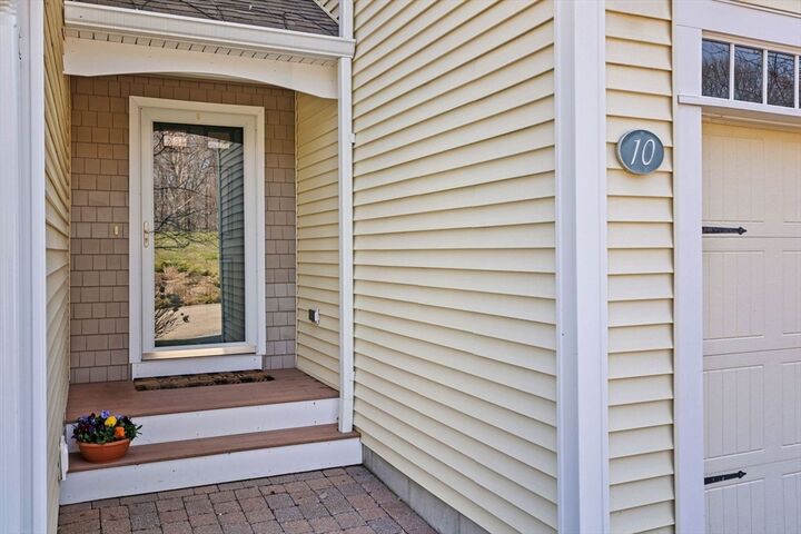 Property Photo:  10 Trevor Ln 10  MA 01748 