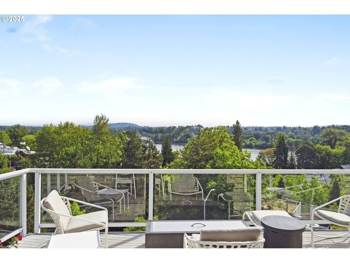 Property Photo:  7568 S Laview Dr  OR 97219 
