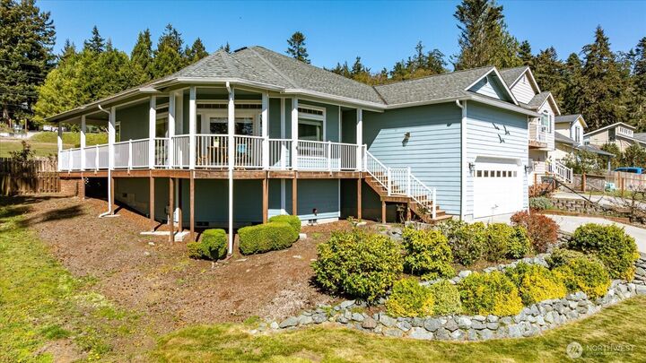 Property Photo:  1041  Halsey Drive  WA 98239 