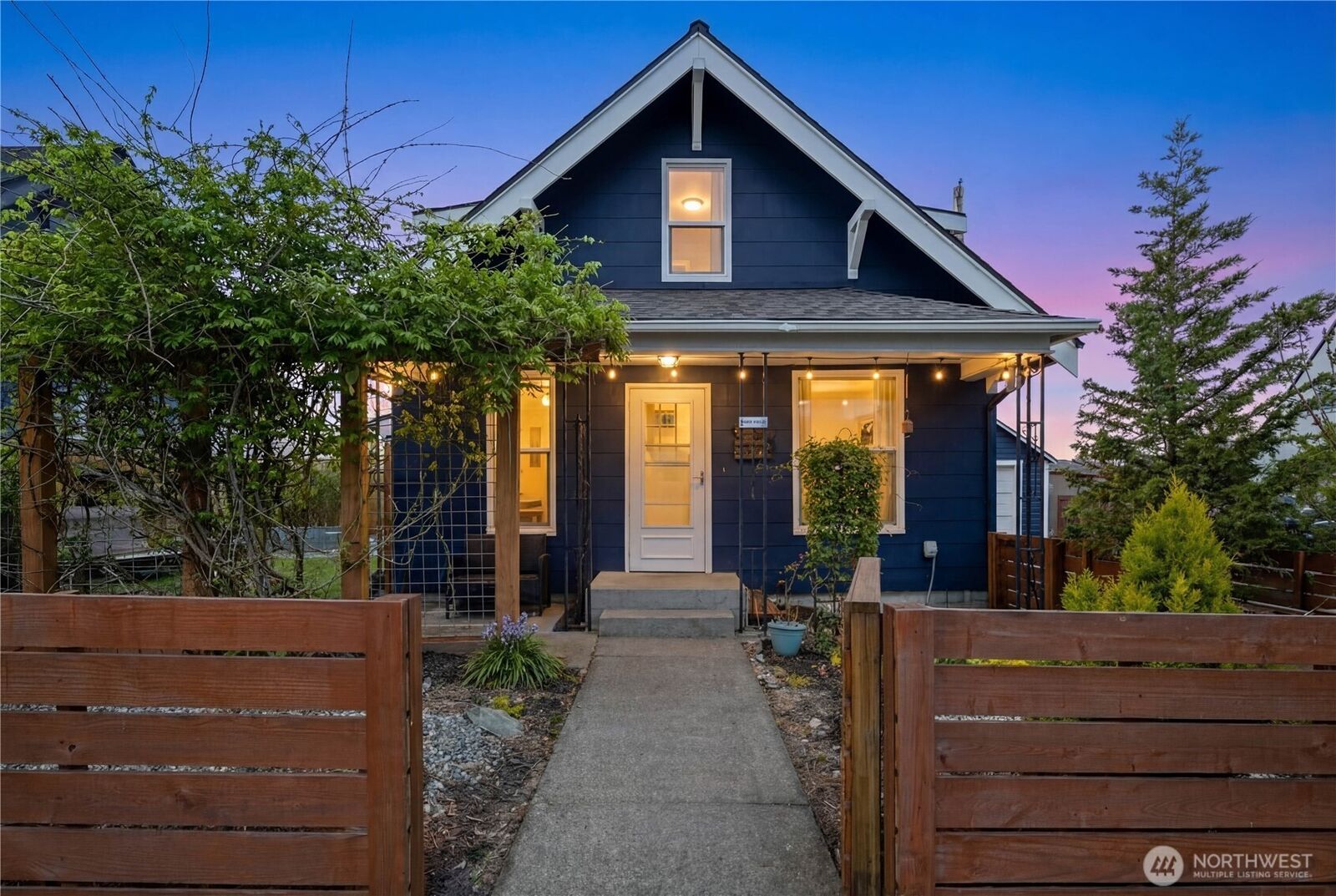 Property Photo:  1909  24th Street  WA 98201 