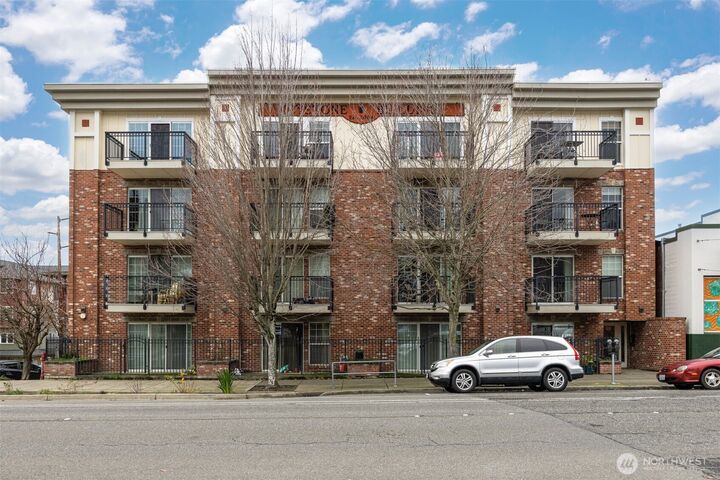 Property Photo: 1001 N State Street 209 WA 98225