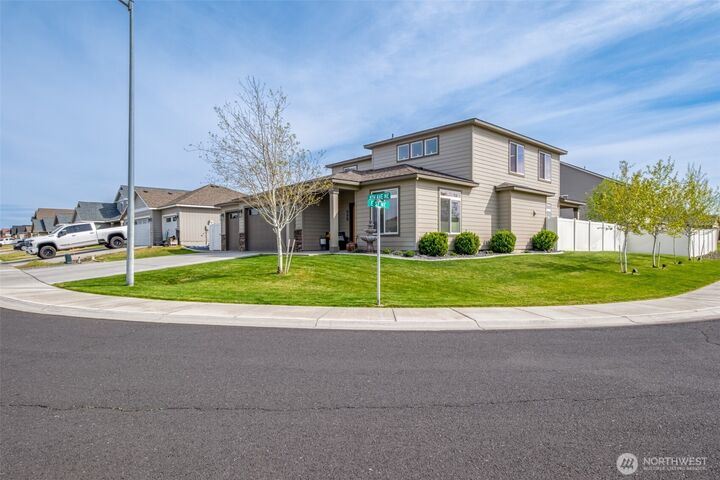 Property Photo:  606  8th Avenue NE  WA 98823 