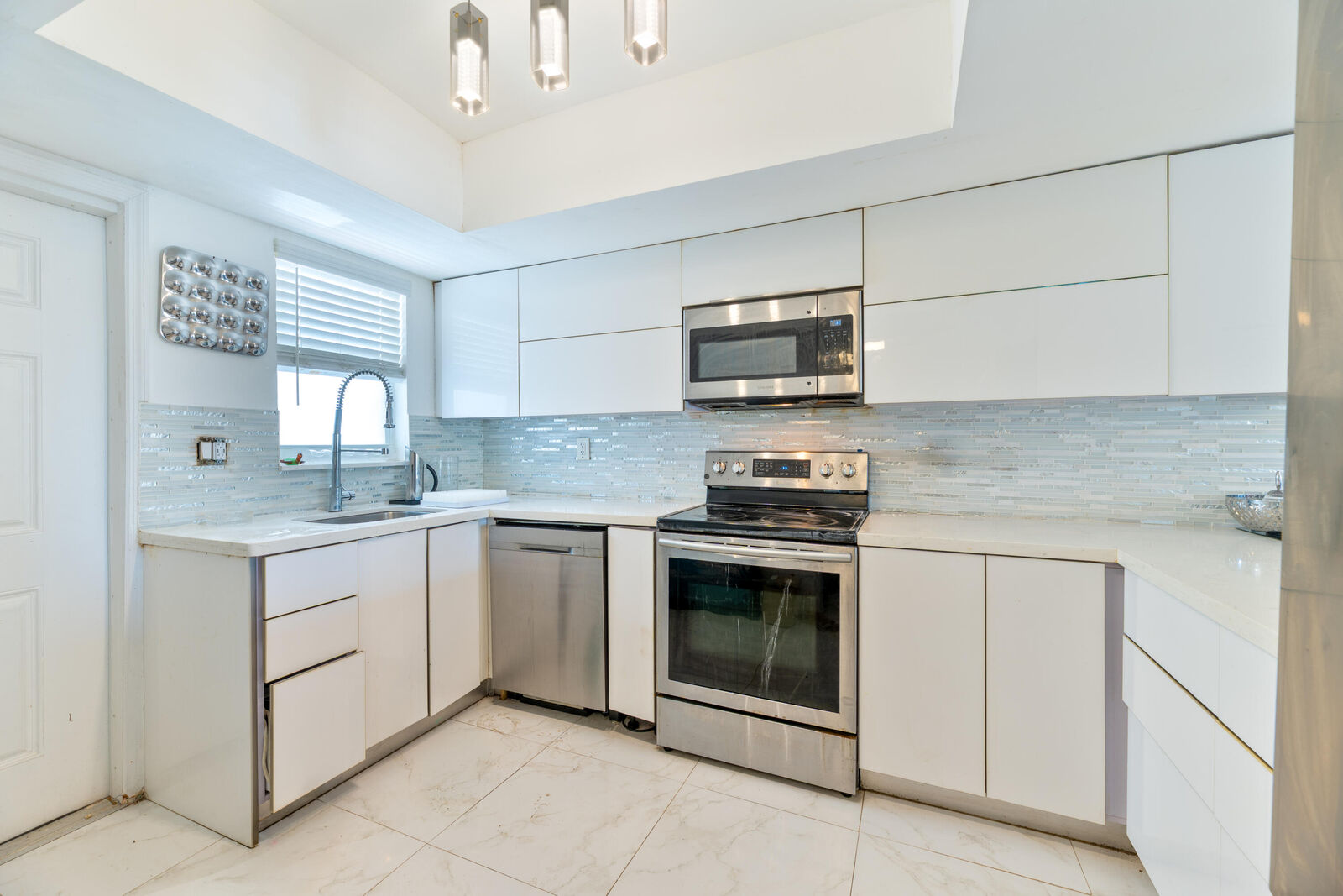 Property Photo:  2841 NE 33rd Court 303  FL 33306 