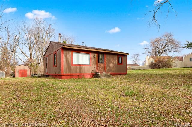 Property Photo:  5094 Coshocton Drive  MI 48327 