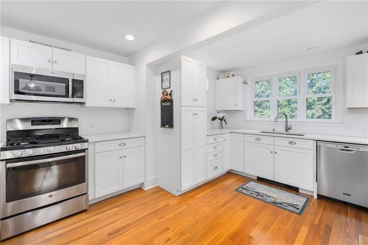 Property Photo:  26 South Shore Road  RI 02837 