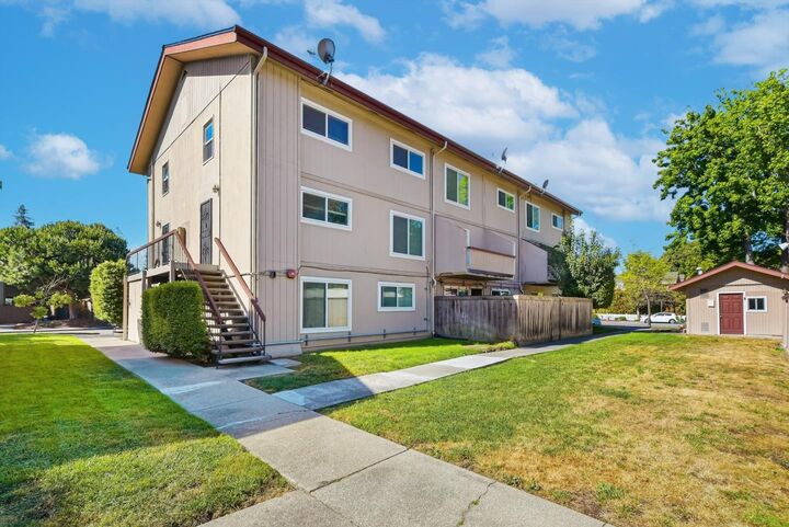 Property Photo:  701 North Rengstorff 7  CA 94043 