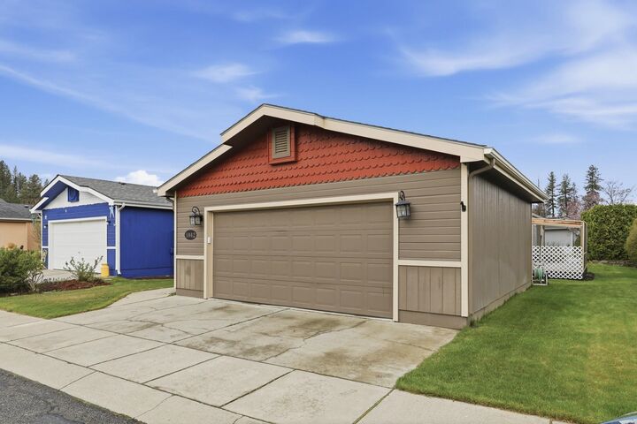 Property Photo:  1042 W Sunny Creek Cir  WA 99224 