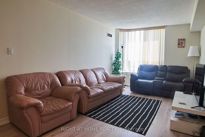 Property Photo: 1700 Eglinton Avenue E 609 ON M4A 2X4