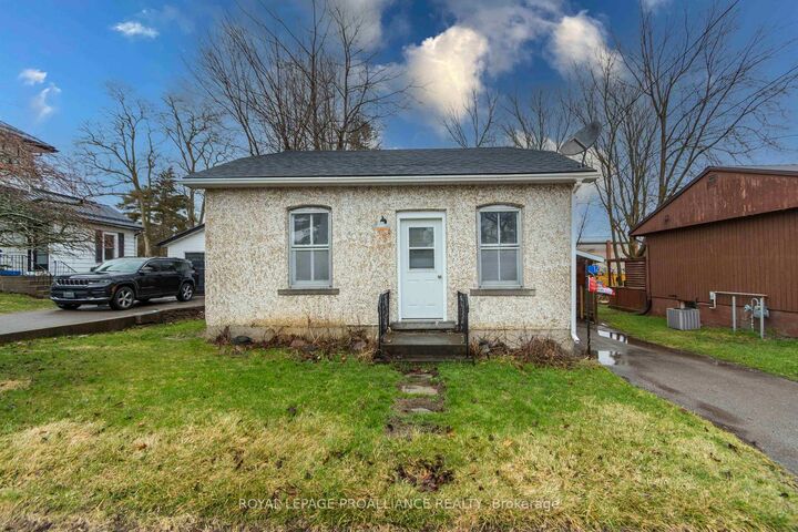 Property Photo: 12 Albert Road ON K0K 2C0
