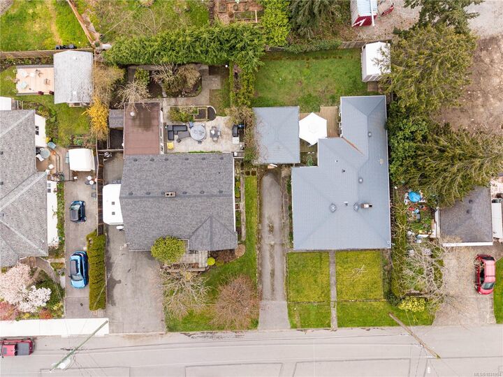 1661/1663 Freeman Ave — photo 1