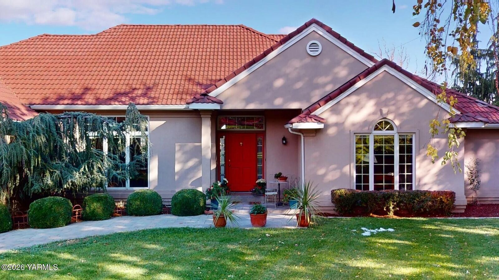 Property Photo: 121 Basalt Springs Way WA 98937