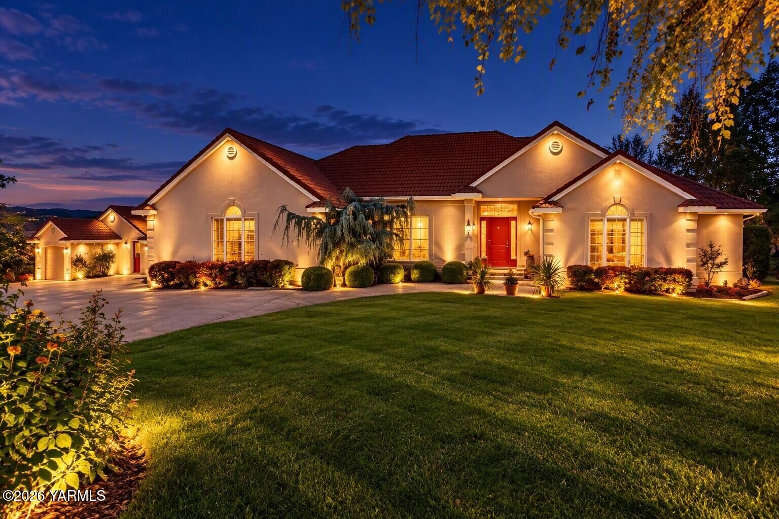 Property Photo: 121 Basalt Springs Way WA 98937