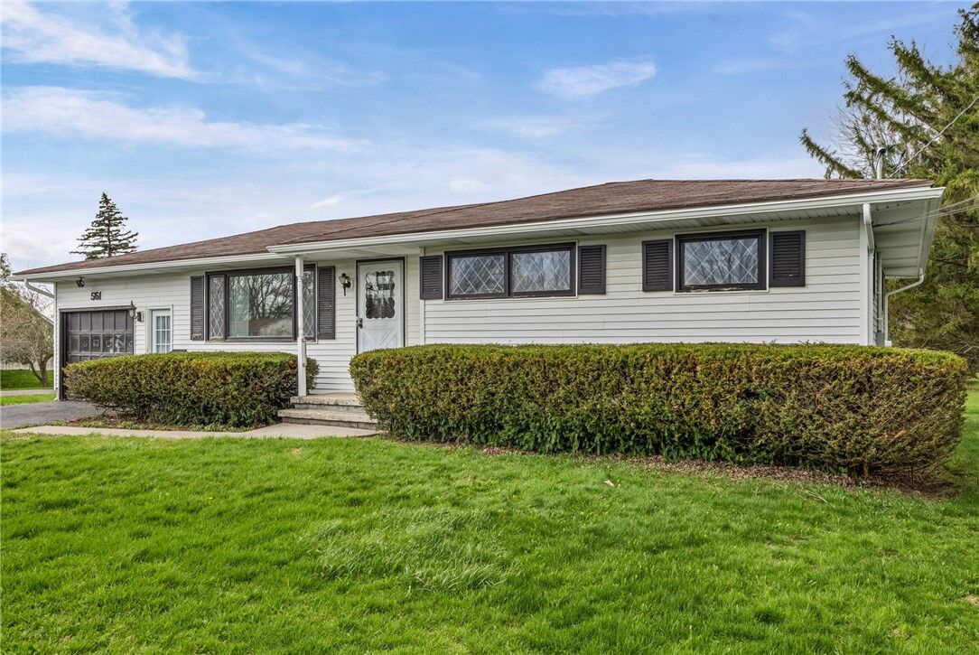 Property Photo:  561 Gillett Road  NY 14559 