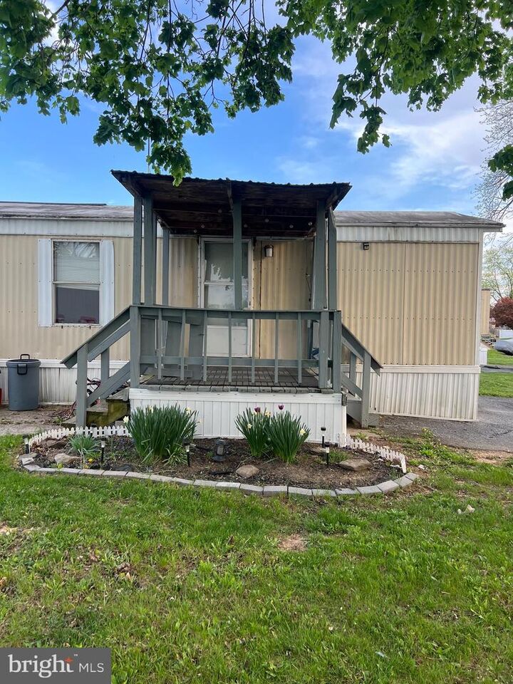 Property Photo:  17 Caravan Court  PA 17057 