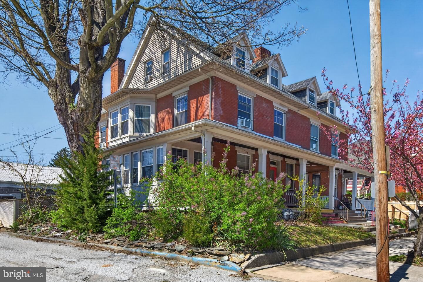 Property Photo:  927 Linden Avenue  PA 17404 