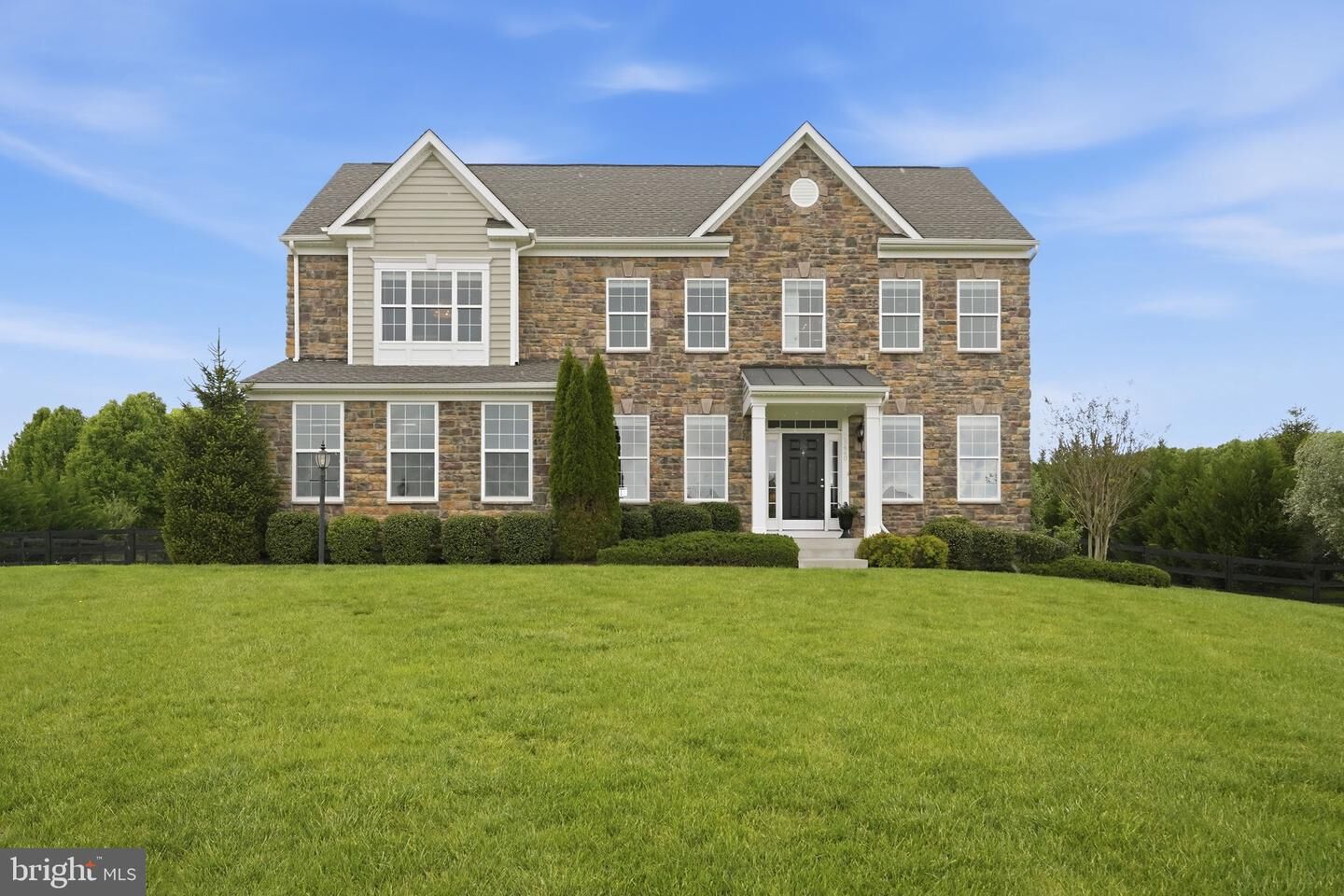 Property Photo: 38640 Woodsage Court VA 20197