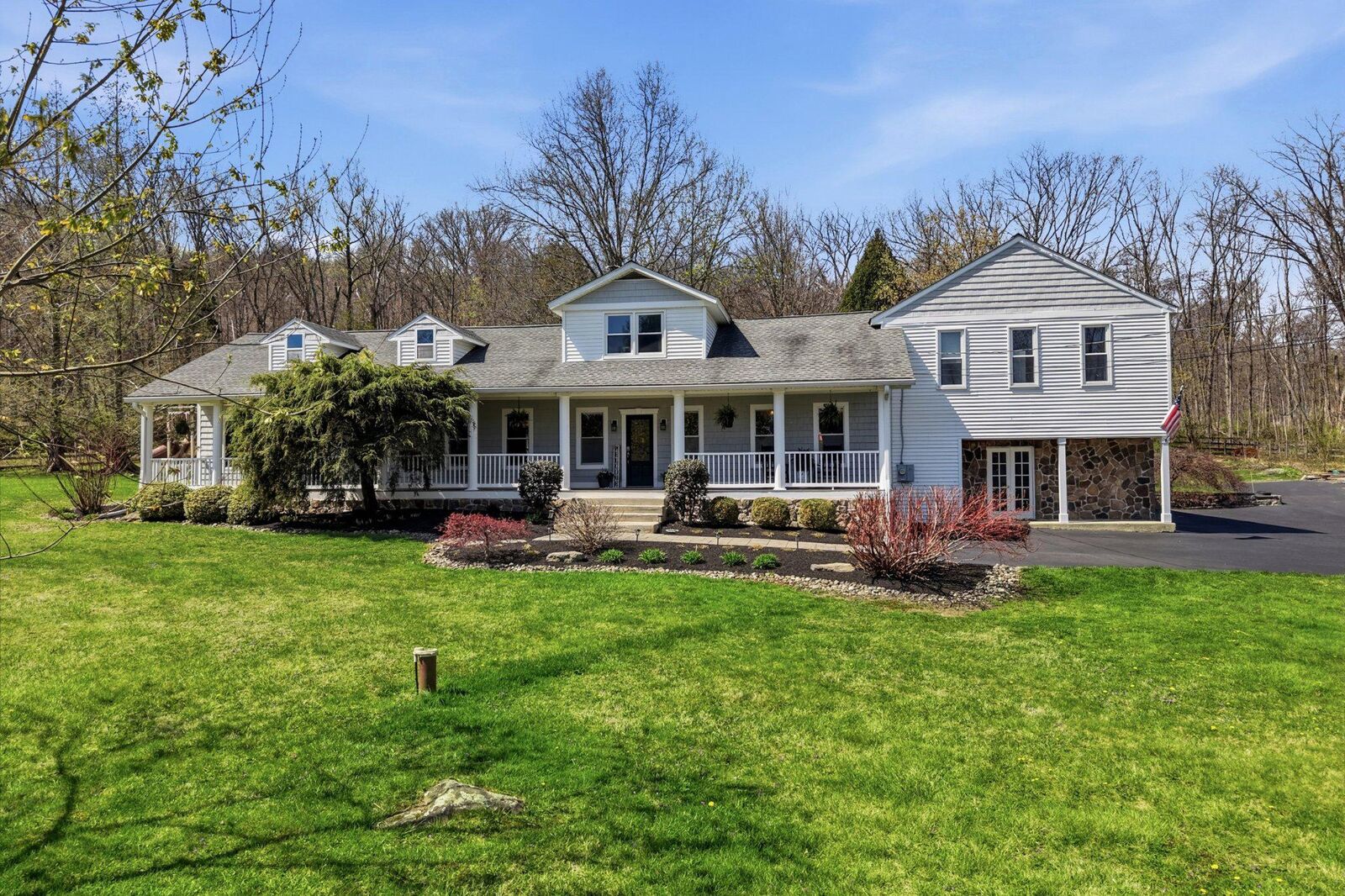 Property Photo:  1847 Gravel Pike  PA 18074 