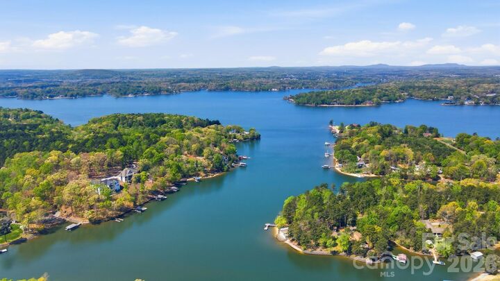 Property Photo:  15609 Chatfield Drive  NC 28278 