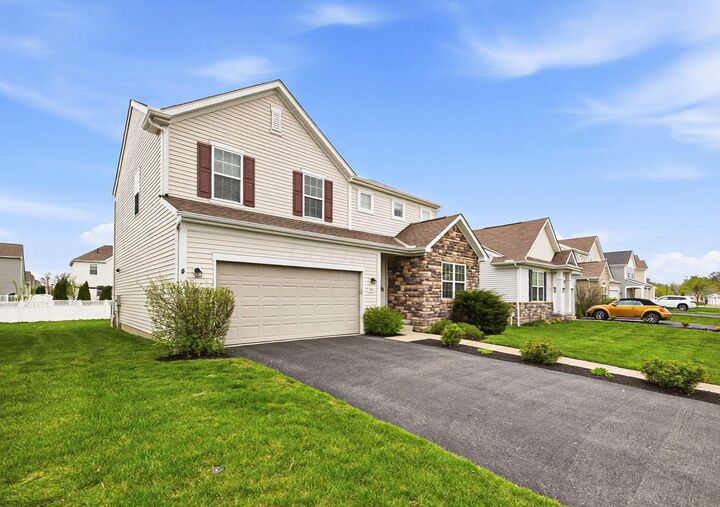 Property Photo:  5766 Bowery Brook Way  OH 43016 