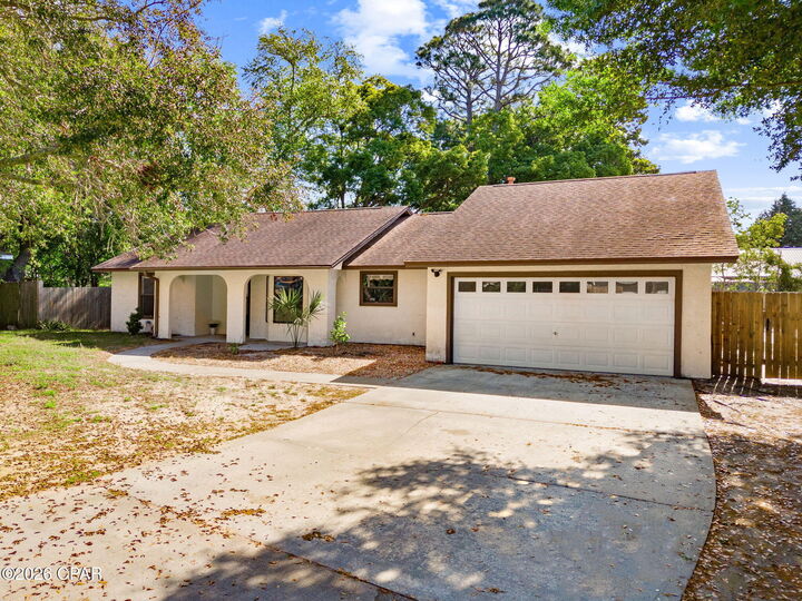 Property Photo: 902 Laurel Oak Lane FL 32408