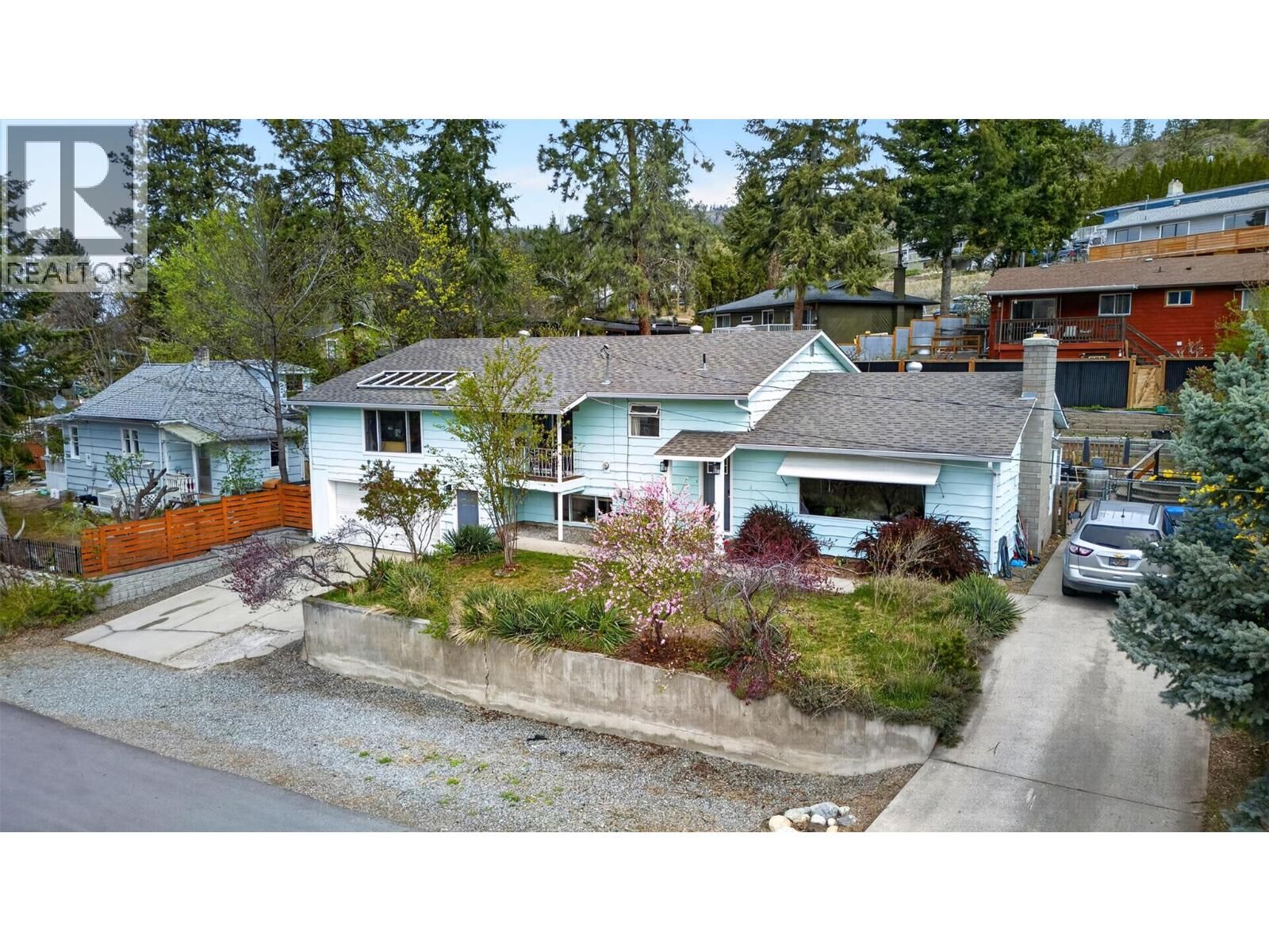 Property Photo: 716 Mosley Place BC V0H 1R0