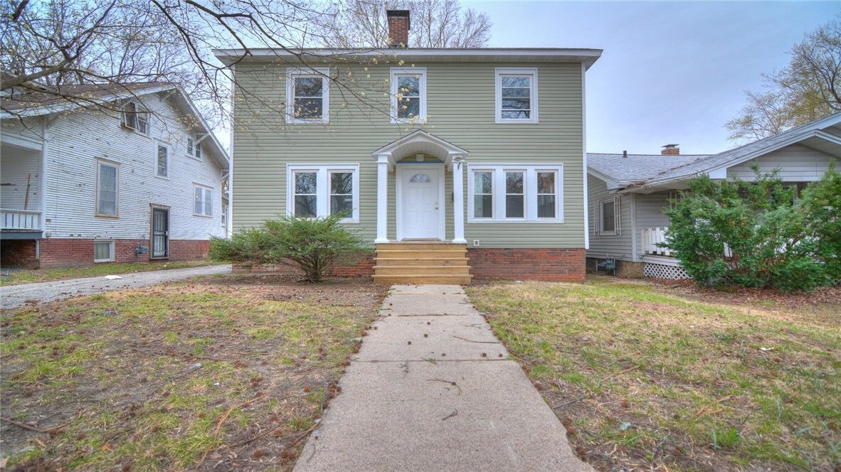 Property Photo:  1075 W Prairie Avenue  IL 62522 