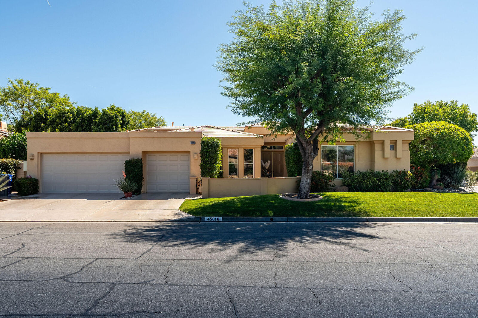 Property Photo:  45010 Aztec Drive  CA 92210 