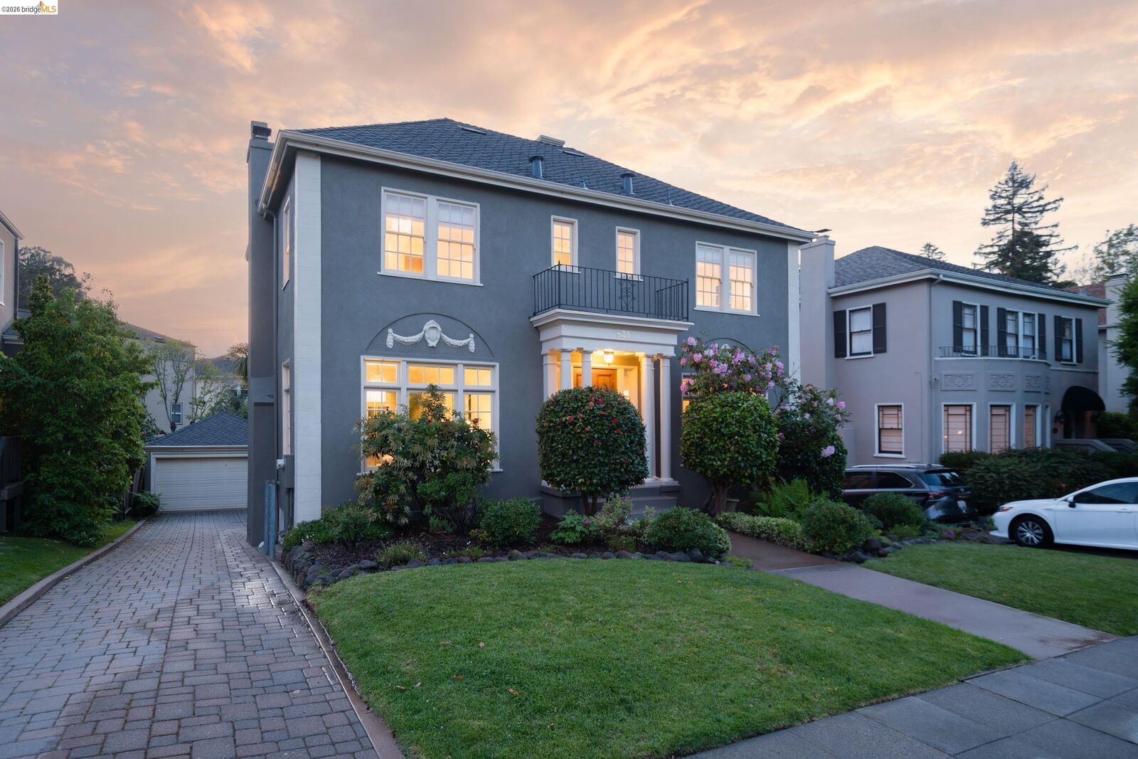 Property Photo: 835 Grosvenor Pl CA 94610