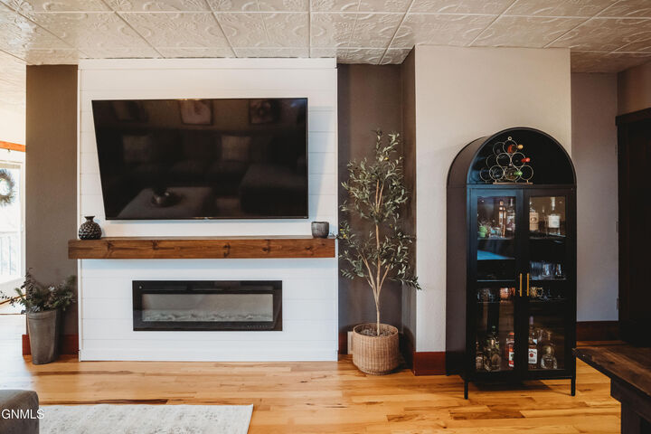 Property Photo:  517 3rd Street SE  ND 58401 